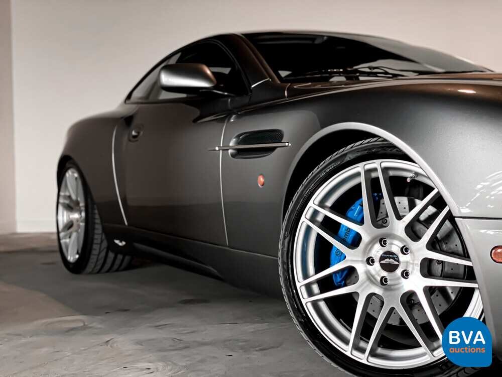 Aston Martin Vanquish 5.9 V12 466 PS 2003.