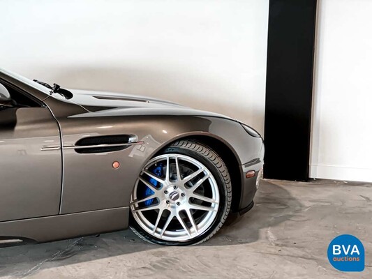 Aston Martin Vanquish 5.9 V12 466 hp 2003.