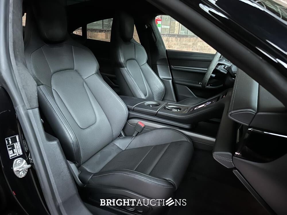 Porsche Taycan Turbo S 93 kWh 952pk 2020 Sport-Chrono