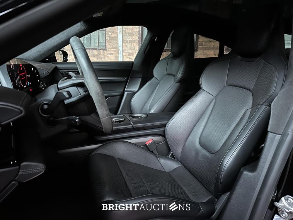 Porsche Taycan Turbo S 93 kWh 952pk 2020 Sport-Chrono