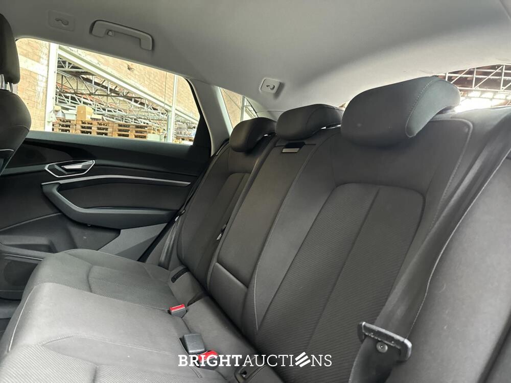 Audi E-tron 50 quattro Business edition 71 kWh 313pk 2020 (Origineel-NL+ 1e eigenaar), J-695-PX