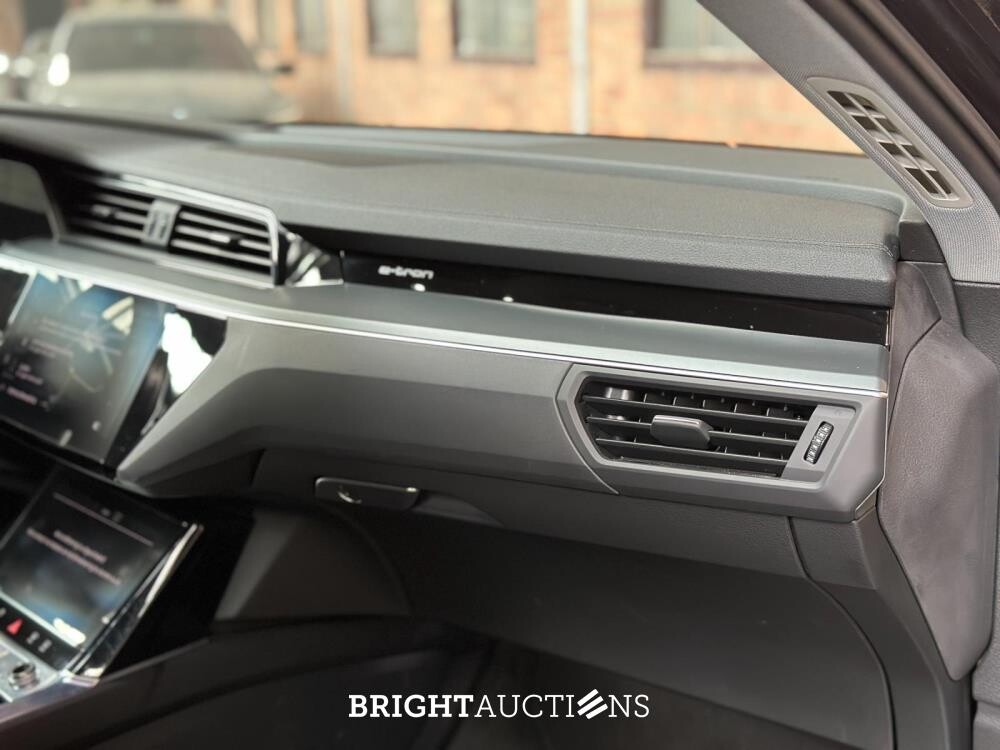 Audi E-tron 50 quattro Business edition 71 kWh 313pk 2020 (Origineel-NL+ 1e eigenaar), J-695-PX