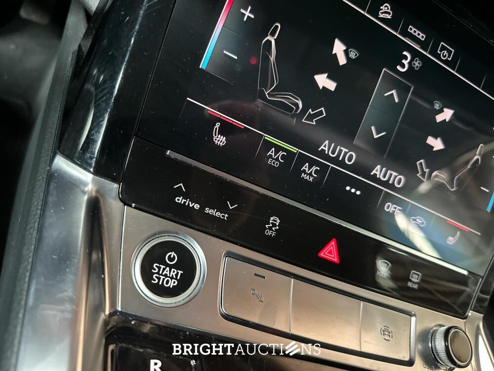 Audi E-tron 50 quattro Business edition 71 kWh 313pk 2020 (Origineel-NL+ 1e eigenaar), J-695-PX