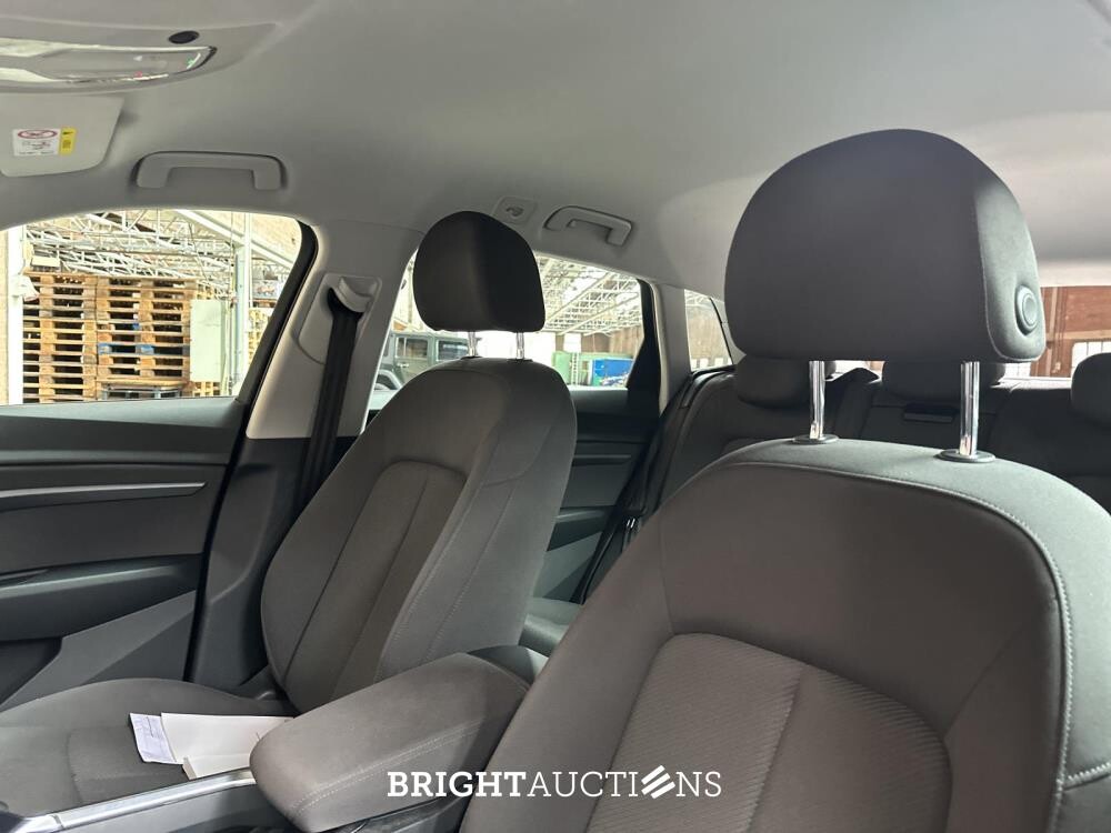 Audi E-tron 50 quattro Business edition 71 kWh 313pk 2020 (Origineel-NL+ 1e eigenaar), J-695-PX