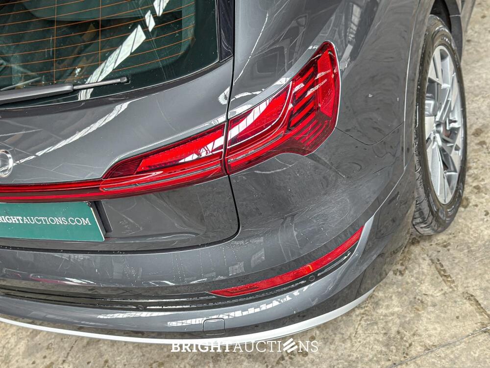 Audi E-tron 50 quattro Business edition 71 kWh 313pk 2020 (Origineel-NL+ 1e eigenaar), J-695-PX