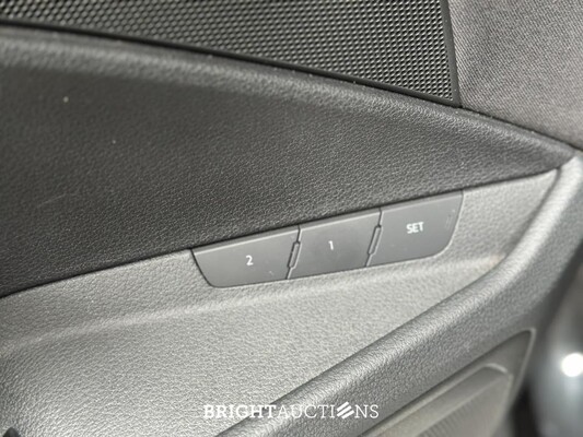 Audi E-tron 50 quattro Business edition 71 kWh 313pk 2020 (Origineel-NL+ 1e eigenaar), J-695-PX