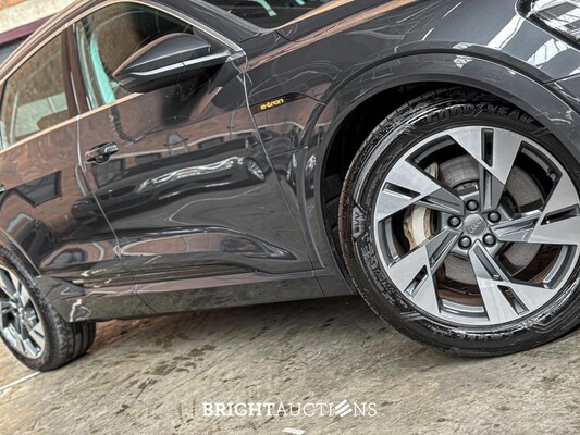 Audi E-tron 50 quattro Business edition 71 kWh 313pk 2020 (Origineel-NL+ 1e eigenaar), J-695-PX