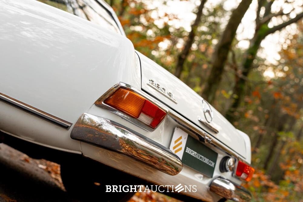 Mercedes-Benz 280 SL Pagode – Handgeschakeld – EU-uitvoering – 2.8 liter zes-in-lijn.