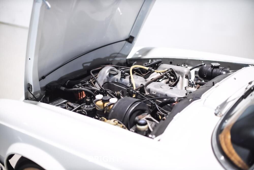 Mercedes-Benz 280 SL Pagode – Handgeschakeld – EU-uitvoering – 2.8 liter zes-in-lijn.