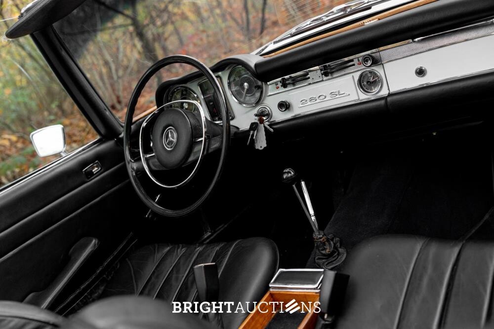 Mercedes-Benz 280 SL Pagode – Handgeschakeld – EU-uitvoering – 2.8 liter zes-in-lijn.