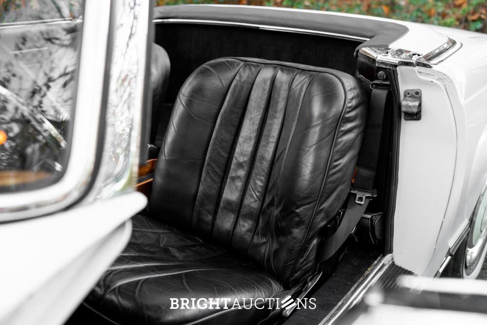 Mercedes-Benz 280 SL Pagode – Handgeschakeld – EU-uitvoering – 2.8 liter zes-in-lijn.