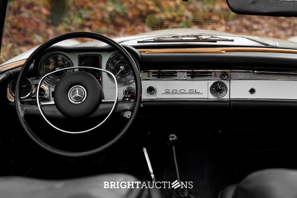 Mercedes-Benz 280 SL Pagode – Handgeschakeld – EU-uitvoering – 2.8 liter zes-in-lijn.