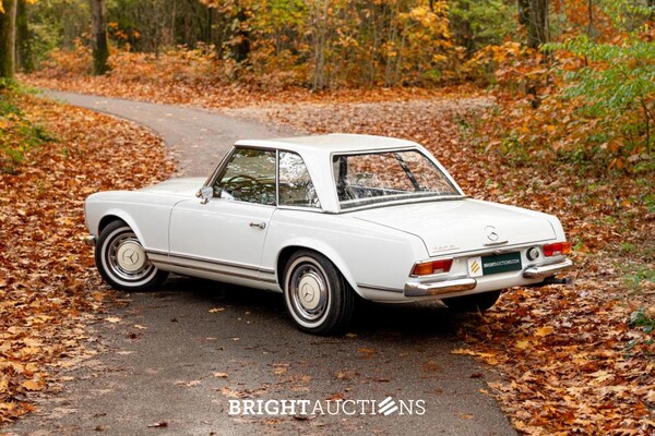 Mercedes-Benz 280 SL Pagode – Handgeschakeld – EU-uitvoering – 2.8 liter zes-in-lijn.