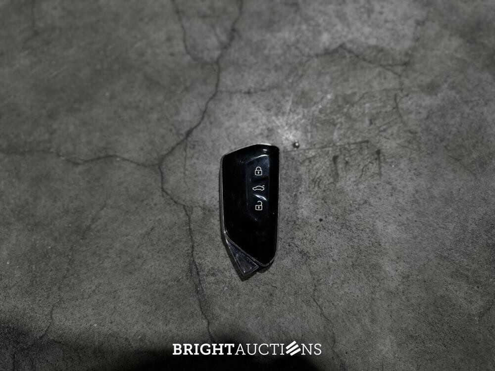 Volkswagen Golf VIII R 4Motion 20th Annniversary -AKRAPOVIC- 2.0 TSI 333pk 2023 LIMITED (Golf 8), NL-KENTEKEN