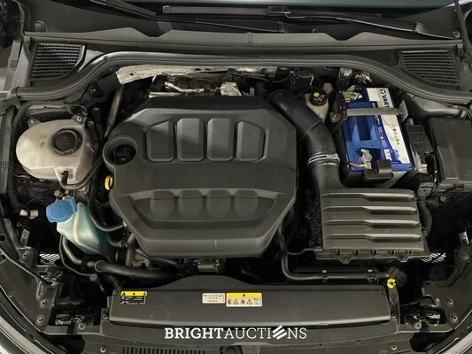 Volkswagen Golf VIII R 4Motion 20th Annniversary -AKRAPOVIC- 2.0 TSI 333pk 2023 LIMITED (Golf 8), NL-KENTEKEN