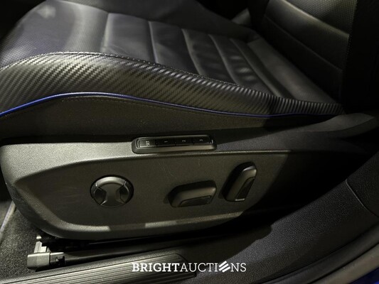 Volkswagen Golf VIII R 4Motion 20th Annniversary -AKRAPOVIC- 2.0 TSI 333pk 2023 LIMITED (Golf 8), NL-KENTEKEN