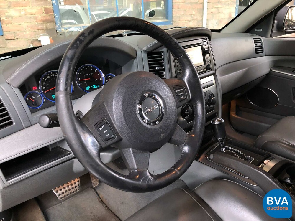 Jeep Grand Cherokee SRT6.1 V8 2007, graue Zulassung.