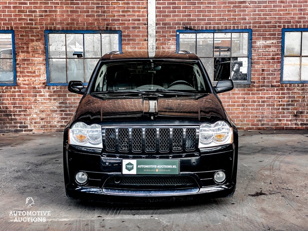 Jeep Grand Cherokee SRT6.1 V8 2007, graue Zulassung.