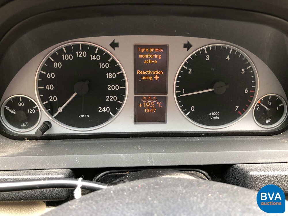 Jeep Grand Cherokee SRT6.1 V8 2007, graue Zulassung.