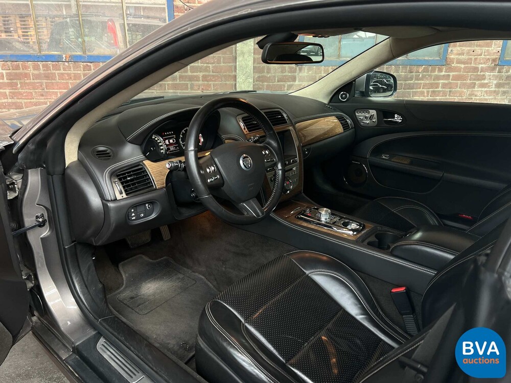 Jaguar XK5.0 V8 Coupé Portfolio 385PS 2009 -Org. NL-, 99-HRN-3.