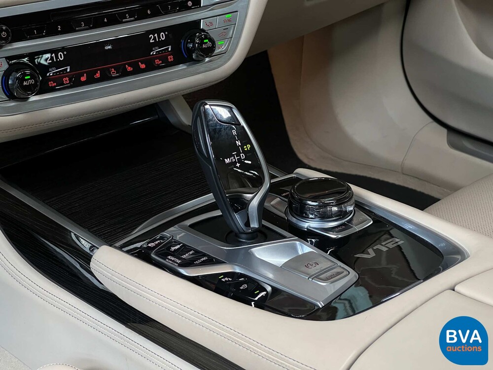 BMW M760Li xDrive M-Sport V12 7er LANG 609pk 2016 G12, L-128-BS.