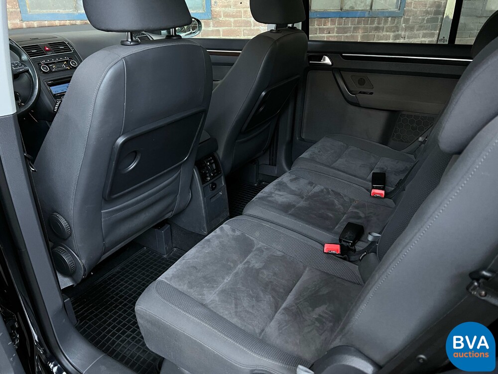 VW Touran 1.4 TSI Highline 7-Personen 140 PS, J-425-PD.