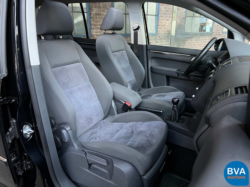 VW Touran 1.4 TSI Highline 7-Personen 140 PS, J-425-PD.