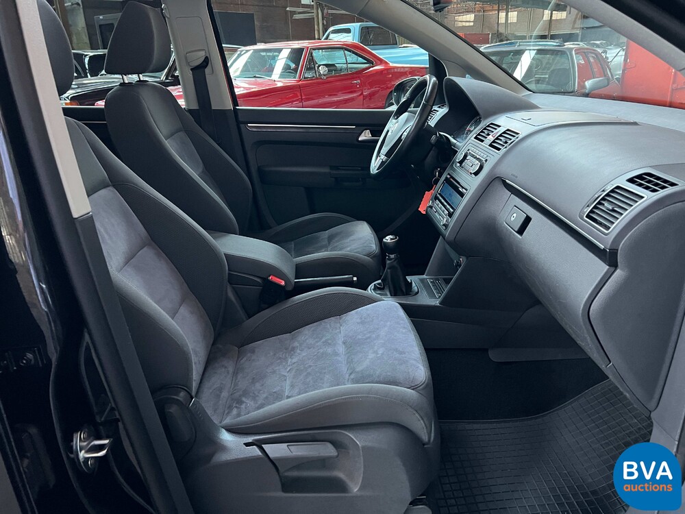 VW Touran 1.4 TSI Highline 7-Personen 140 PS, J-425-PD.