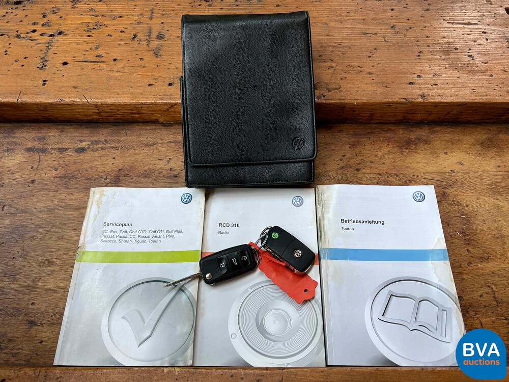 VW Touran 1.4 TSI Highline 7-Personen 140 PS, J-425-PD.