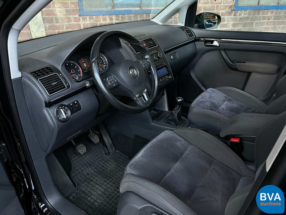 VW Touran 1.4 TSI Highline 7-Personen 140 PS, J-425-PD.