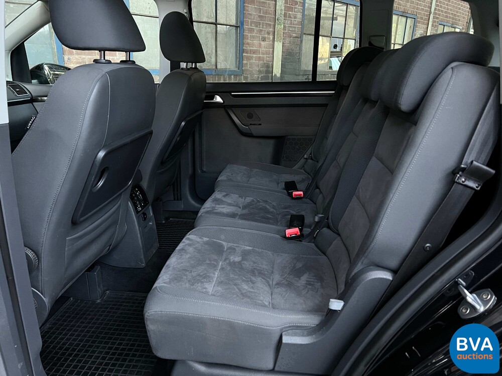 VW Touran 1.4 TSI Highline 7-Personen 140 PS, J-425-PD.