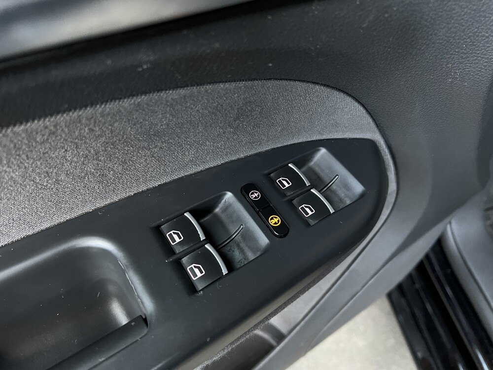 VW Touran 1.4 TSI Highline 7-Personen 140 PS, J-425-PD.