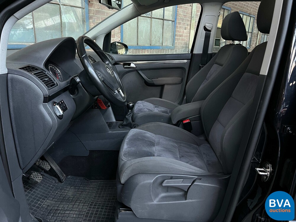 VW Touran 1.4 TSI Highline 7-Personen 140 PS, J-425-PD.