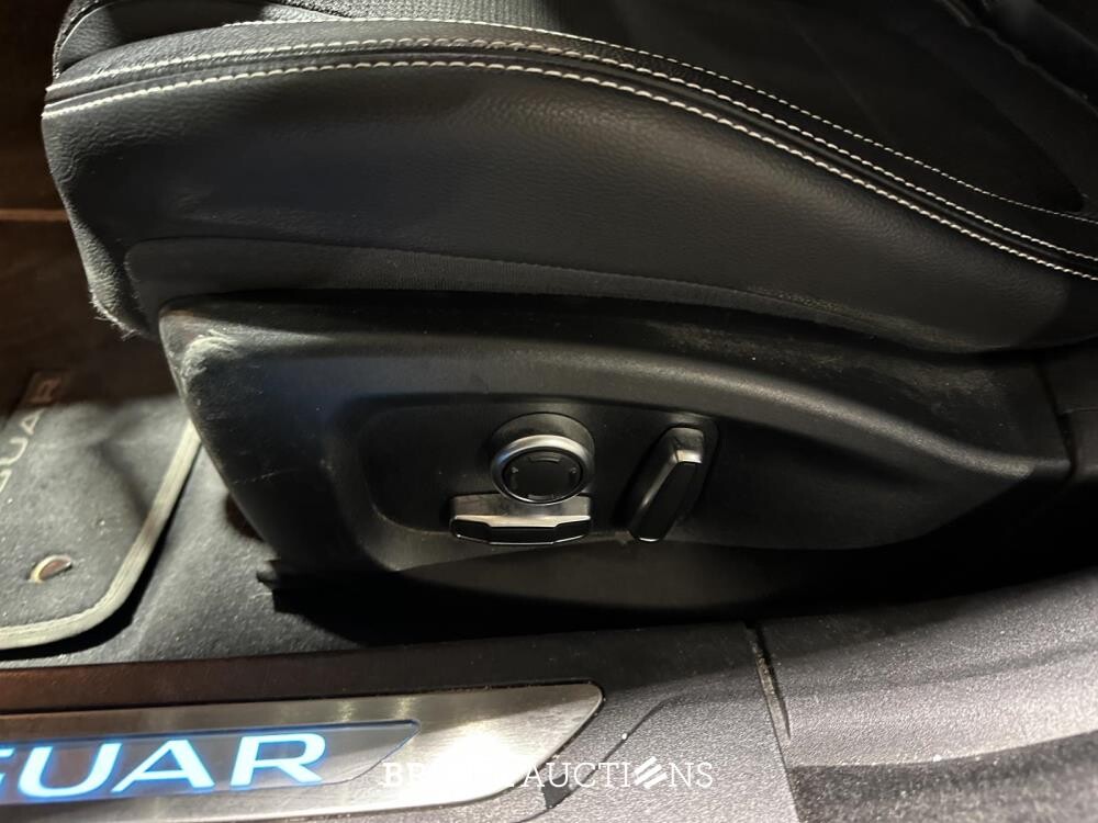 Jaguar XF 2.0t Portfolio R-Sport 250pk 2019 (Origineel-NL), ZF-064-T