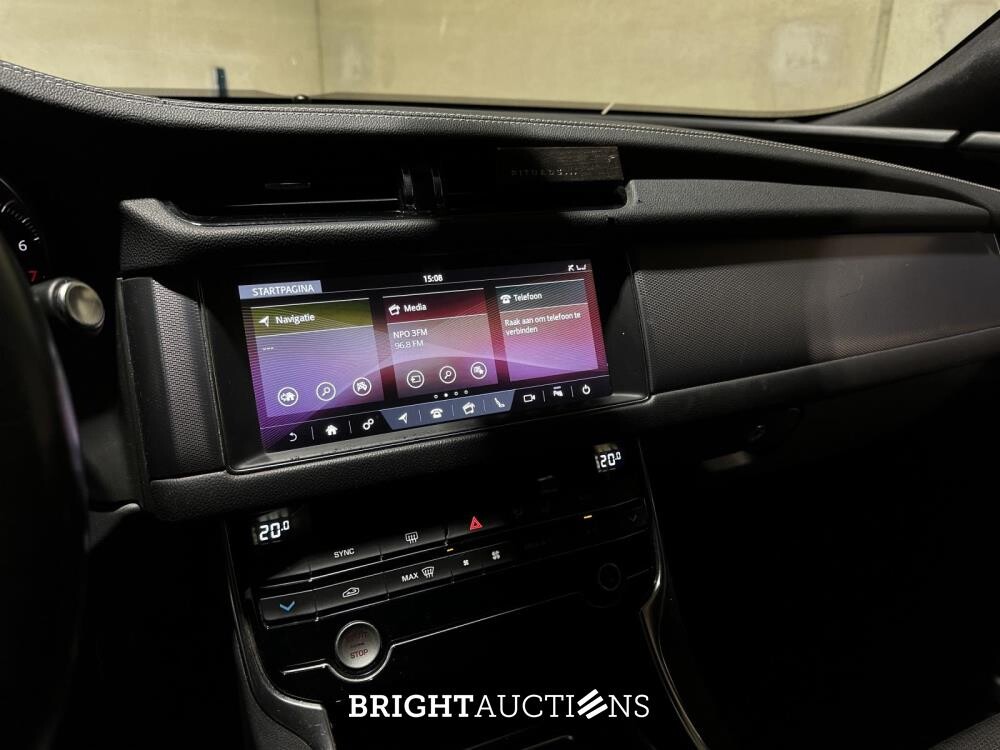 Jaguar XF 2.0t Portfolio R-Sport 250pk 2019 (Origineel-NL), ZF-064-T