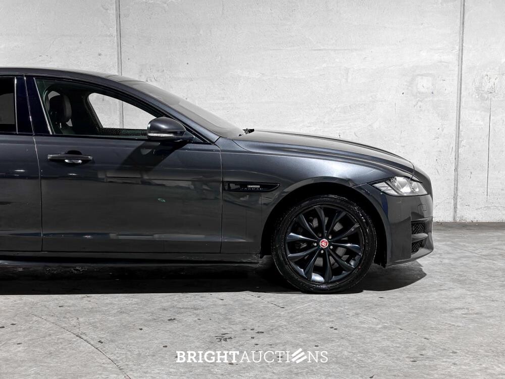 Jaguar XF 2.0t Portfolio R-Sport 250pk 2019 (Origineel-NL), ZF-064-T
