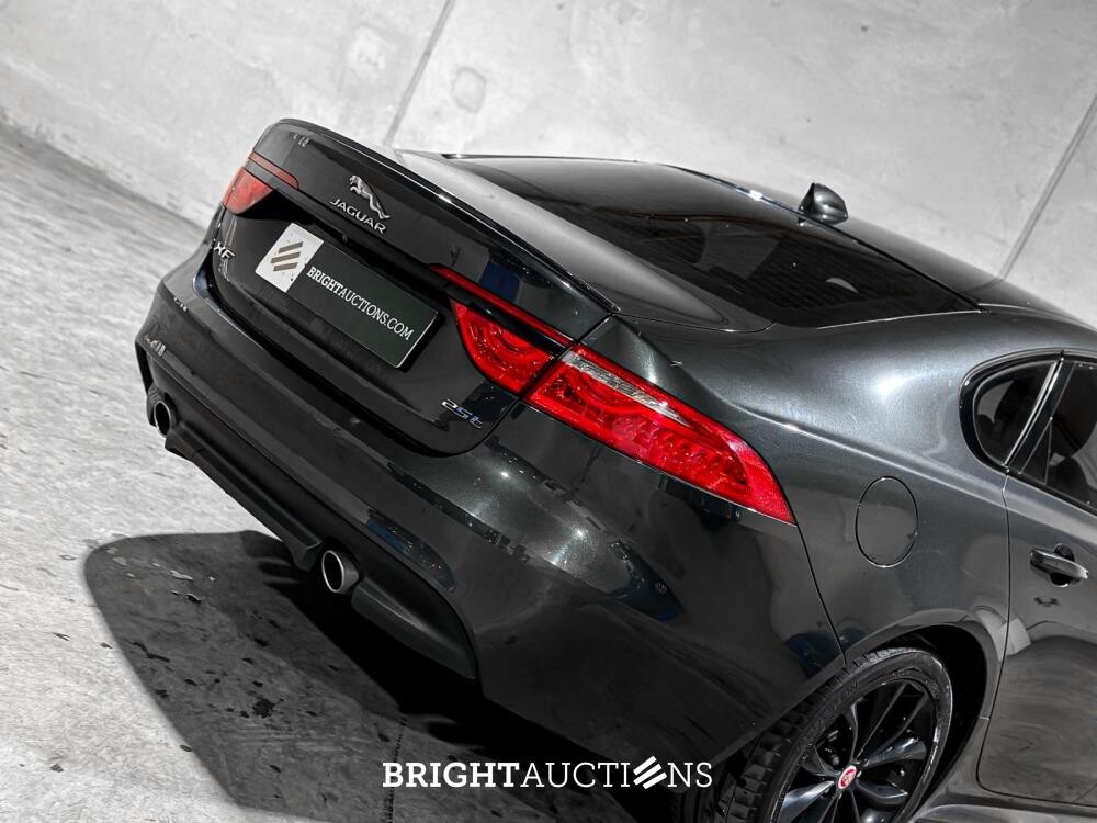 Jaguar XF 2.0t Portfolio R-Sport 250pk 2019 (Origineel-NL), ZF-064-T