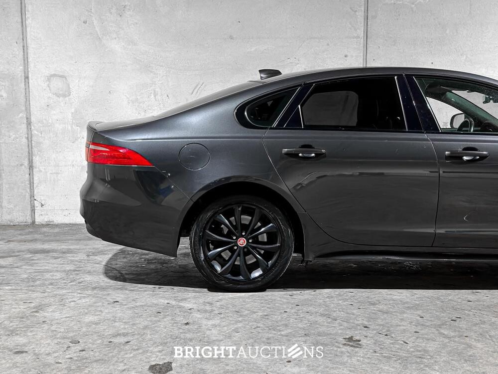 Jaguar XF 2.0t Portfolio R-Sport 250pk 2019 (Origineel-NL), ZF-064-T