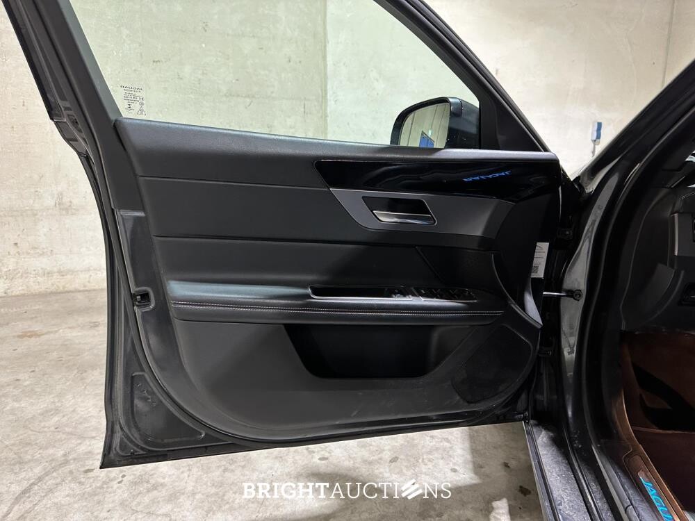 Jaguar XF 2.0t Portfolio R-Sport 250pk 2019 (Origineel-NL), ZF-064-T