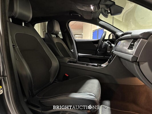 Jaguar XF 2.0t Portfolio R-Sport 250pk 2019 (Origineel-NL), ZF-064-T