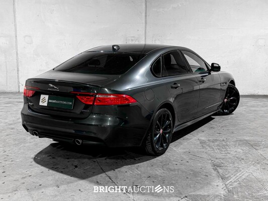 Jaguar XF 2.0t Portfolio R-Sport 250pk 2019 (Origineel-NL), ZF-064-T