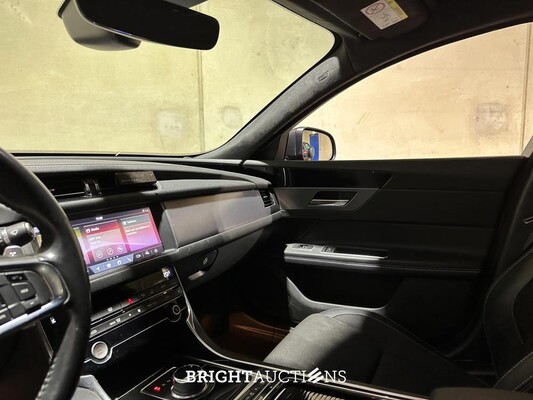 Jaguar XF 2.0t Portfolio R-Sport 250pk 2019 (Origineel-NL), ZF-064-T