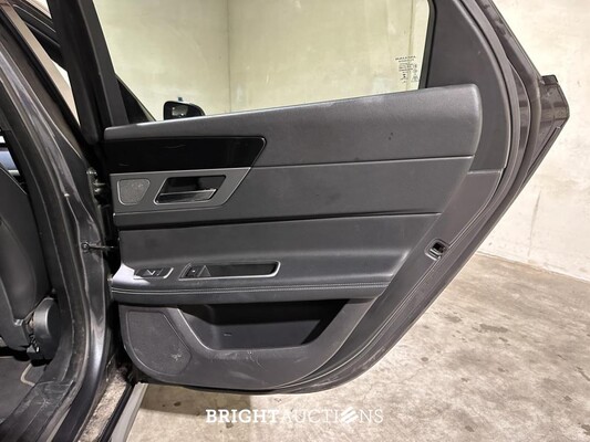 Jaguar XF 2.0t Portfolio R-Sport 250pk 2019 (Origineel-NL), ZF-064-T