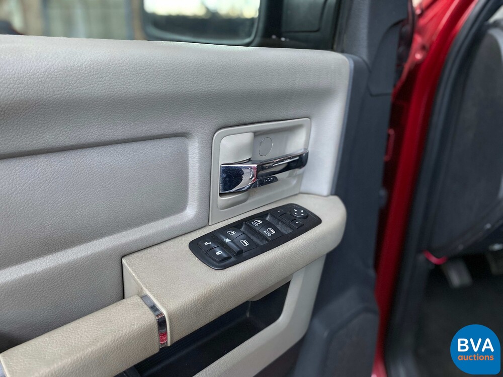 Dodge RAM 1500 5.7 V8 4x4 Quad Cab 6'4 Pickup 2011.