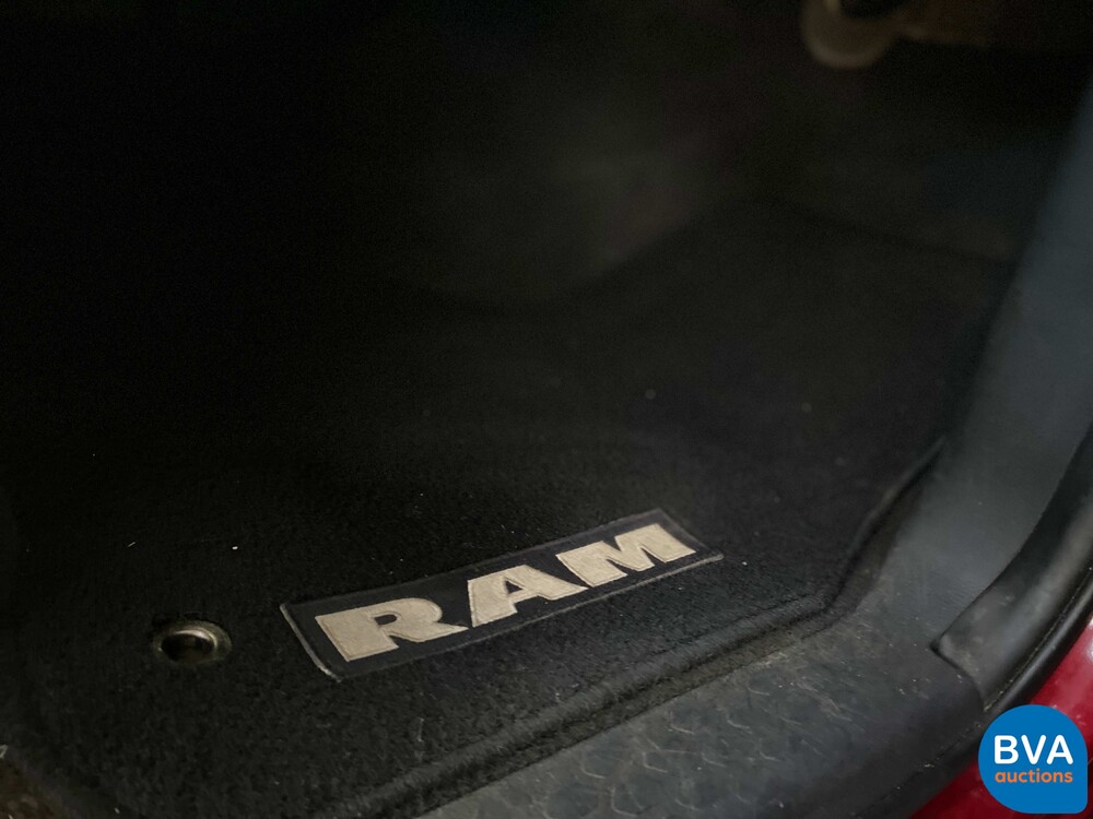 Dodge RAM 1500 5.7 V8 4x4 Quad Cab 6'4 Pickup 2011.