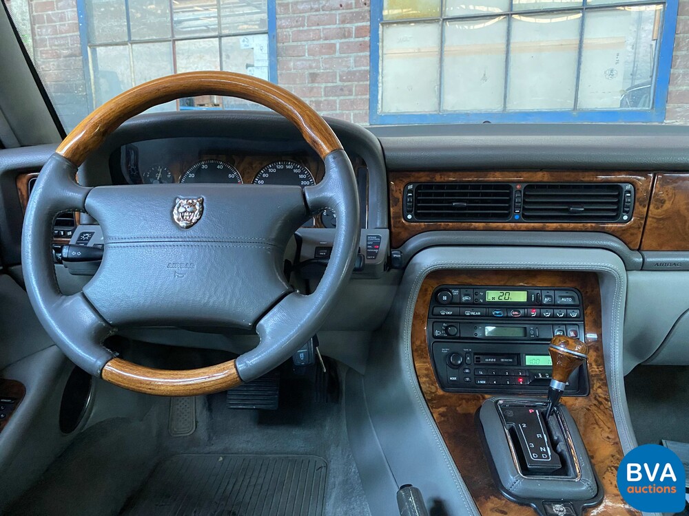 Jaguar Souverän 3.2 211PS 1996 -Org. NL-, NN-HV-09.
