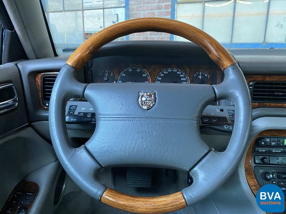 Jaguar Souverän 3.2 211PS 1996 -Org. NL-, NN-HV-09.