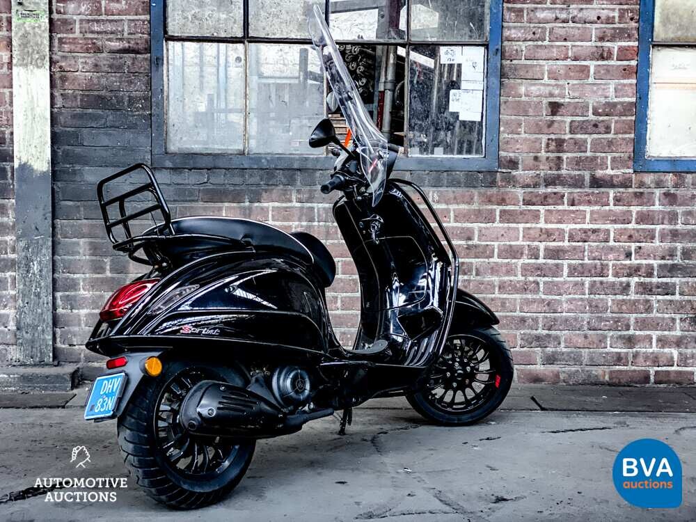 *SCHWARZ auf SCHWARZ* 2017 Piaggio Vespa Sprint, DHV-83-N.