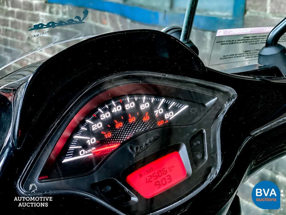 *SCHWARZ auf SCHWARZ* 2017 Piaggio Vespa Sprint, DHV-83-N.