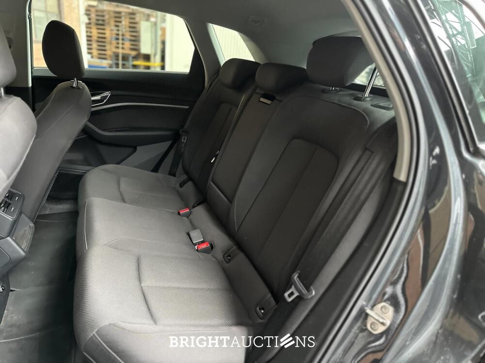 Audi e-tron 50 Quattro Launch Edition 71 kWh 313pk 2020 (Origineel-NL & 1e Eigenaar), J-840-LR